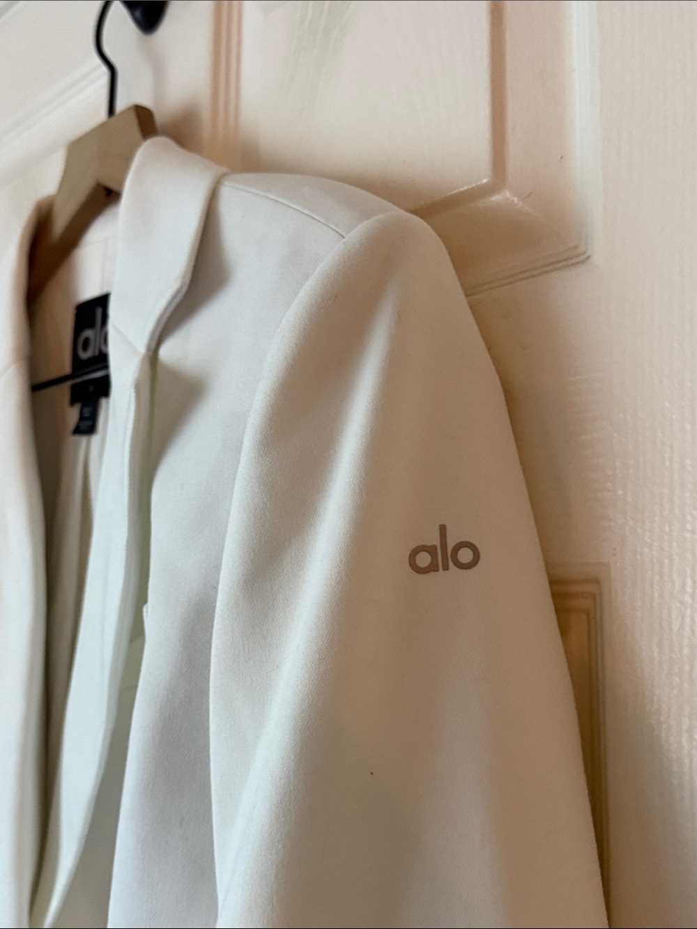 Alo Yoga First Class Blazer Ivory White size small - Picture 7 of 8